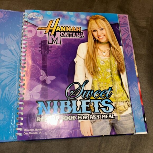 SOLD Hannah Montana: Sweet Niblets Cook / Recipe Book 2008 Vintage Disney Channe - Picture 2 of 7